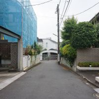 世田谷区瀬田の賃貸物件/敷地前面道路。周辺は戸建て住宅がほとんど