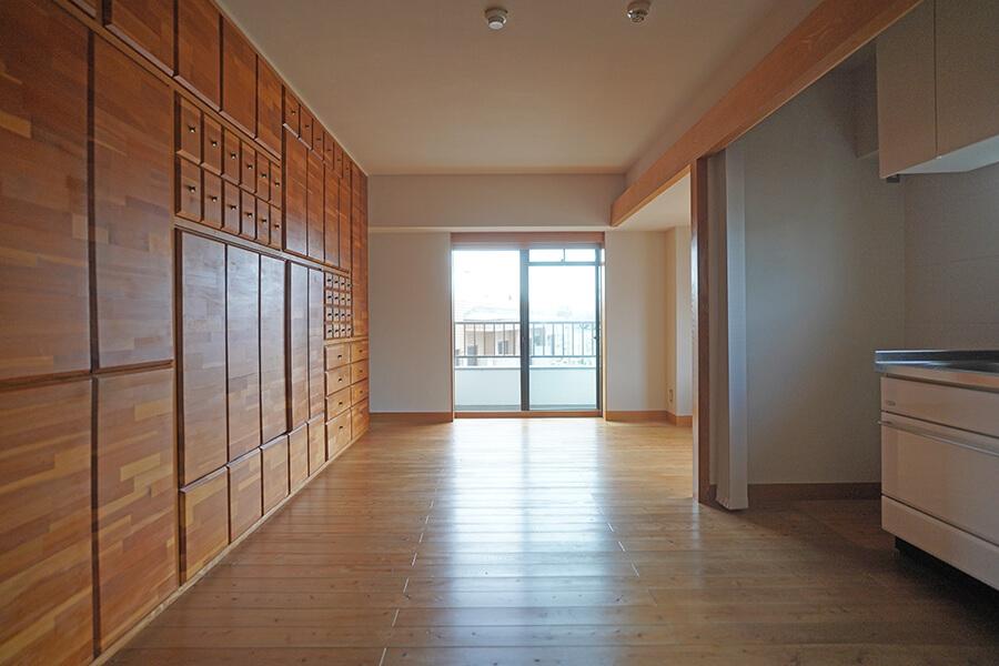 落ち着いた色合いで、ちょっと暗めの印象がこれまた雰囲気をつくっています