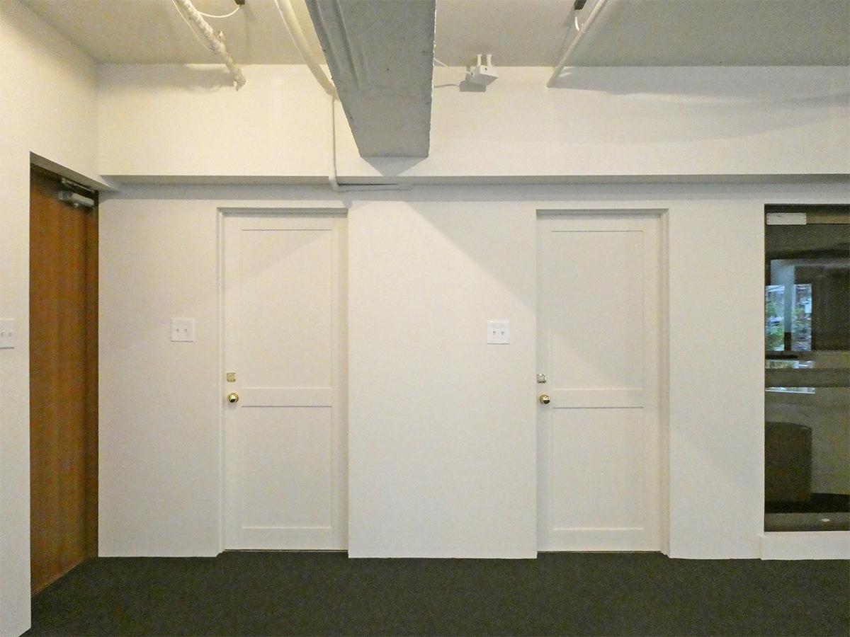 トイレは2ヶ所。ゴールドのノブが可愛らしい