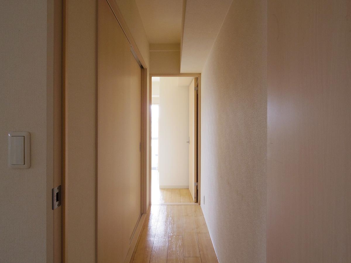 世田谷区若林の賃貸物件/荷物が多い方は廊下をウォークインクローゼット変わりにしてみては？