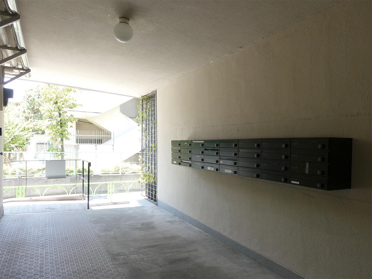 世田谷区玉川の賃貸物件/エントランスもリノベ済みでいい感じ