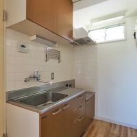 大田区山王の賃貸物件/キッチンはシンプル。コンロは別途用意が必要