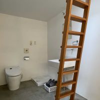 川崎市宮前区神木本町の賃貸物件/2階：サニタリールーム。トイレ・洗濯機置き場・洗面台