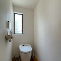 神奈川県横浜市戸塚区前田町の売買物件/トイレは1階と2階に一ヶ所ずつ