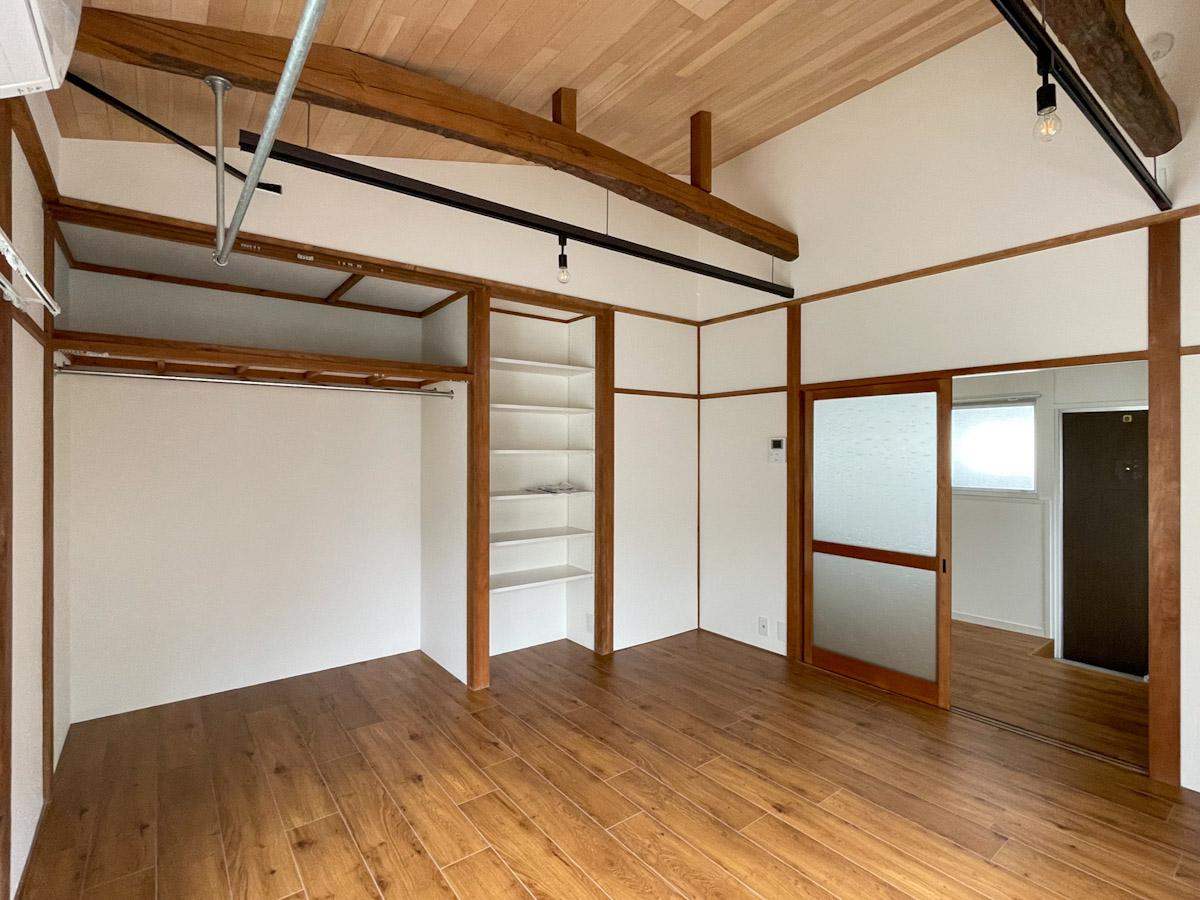 目黒区目黒の賃貸物件/天井高は3mオーバー。単身向けのコンパクトなワンルームですが、窮屈さは感じません