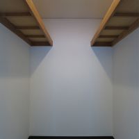 横浜市港北区篠原台町の賃貸物件/サービスルームは大きな収納として活躍しそうです。