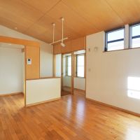 杉並区荻窪の賃貸物件/高い位置にある窓から青空が眺められ気持ちいい