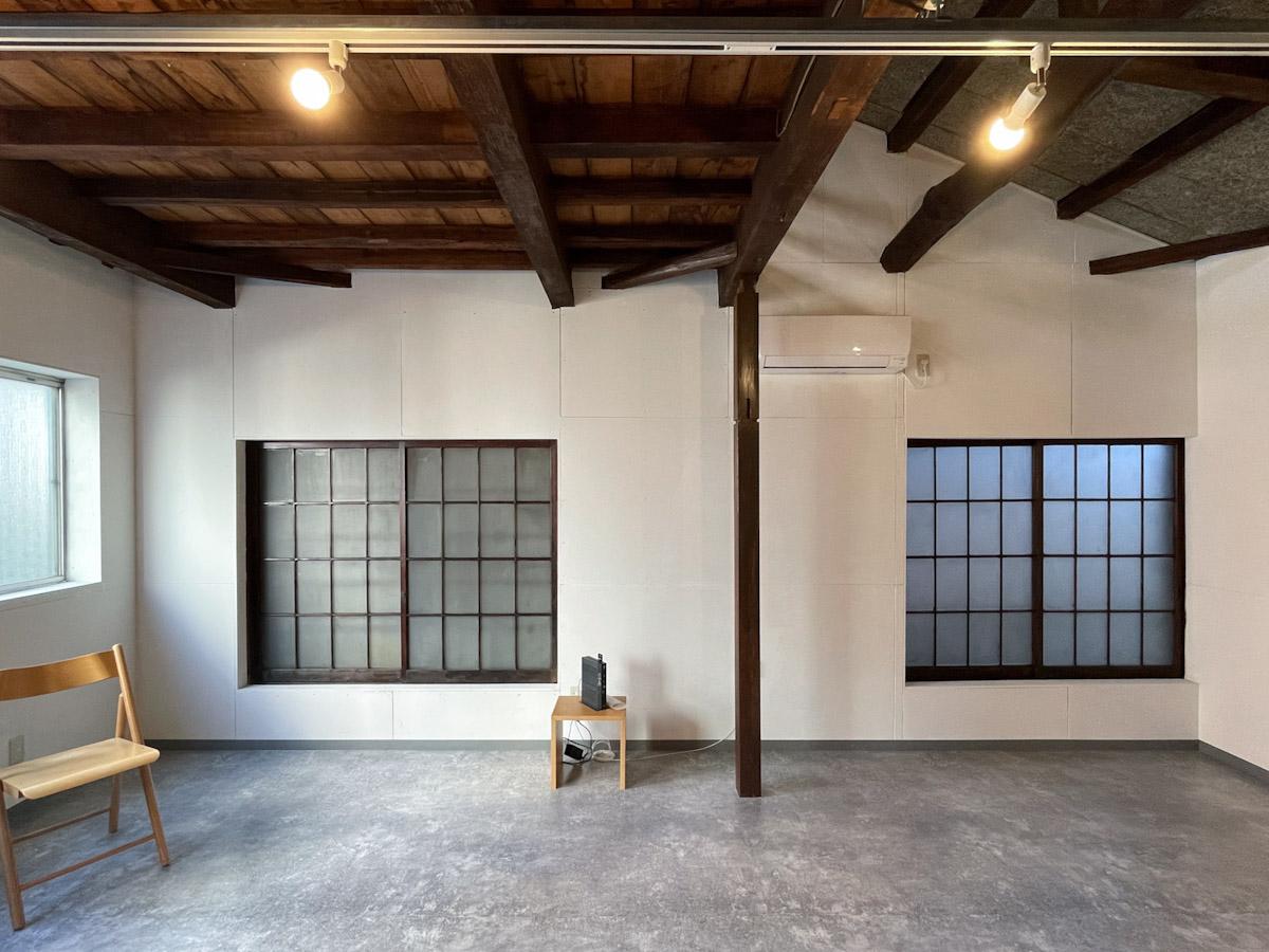 北区田端の賃貸物件/床はグレーのシート、壁面は塗装仕上げ