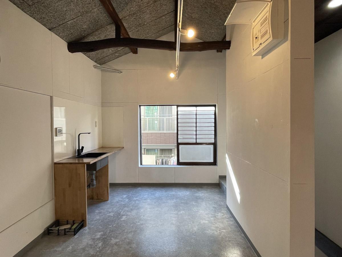 北区田端の賃貸物件/西側のスペース。キッチンや洗濯機置き場がまとまっている