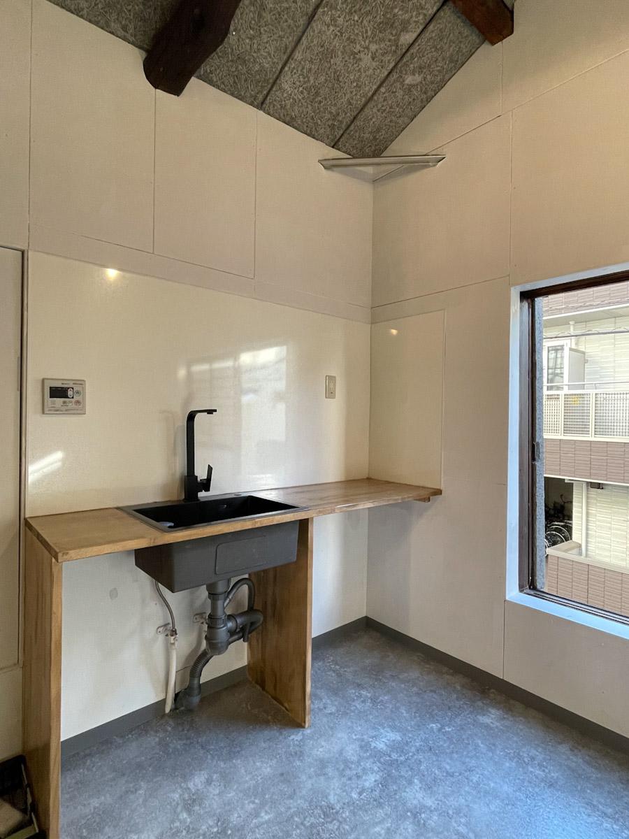 北区田端の賃貸物件/キッチンはコンロがついておらず、ガスが通ってないのでIHコンロをご用意いただくことになりそう