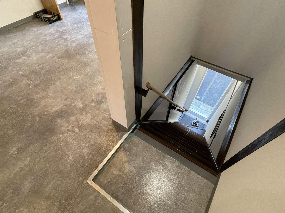 北区田端の賃貸物件/1階からの階段は狭く急