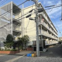 板橋区蓮根の賃貸物件/外観はレトロな雰囲気。駐車場や自転車置き場があります