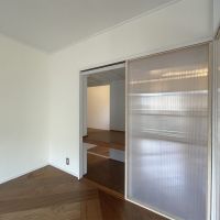 板橋区蓮根の賃貸物件/収納は押入れタイプ。居室側とキッチン側でつながっているつくり（206号室）