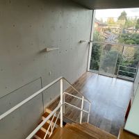 杉並区天沼の賃貸物件/2階：キッチンからリビングをみる