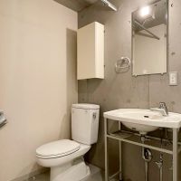 杉並区天沼の賃貸物件/1階：洗面脱衣室。トイレと同室ですが、カーテンで仕切ることも可能