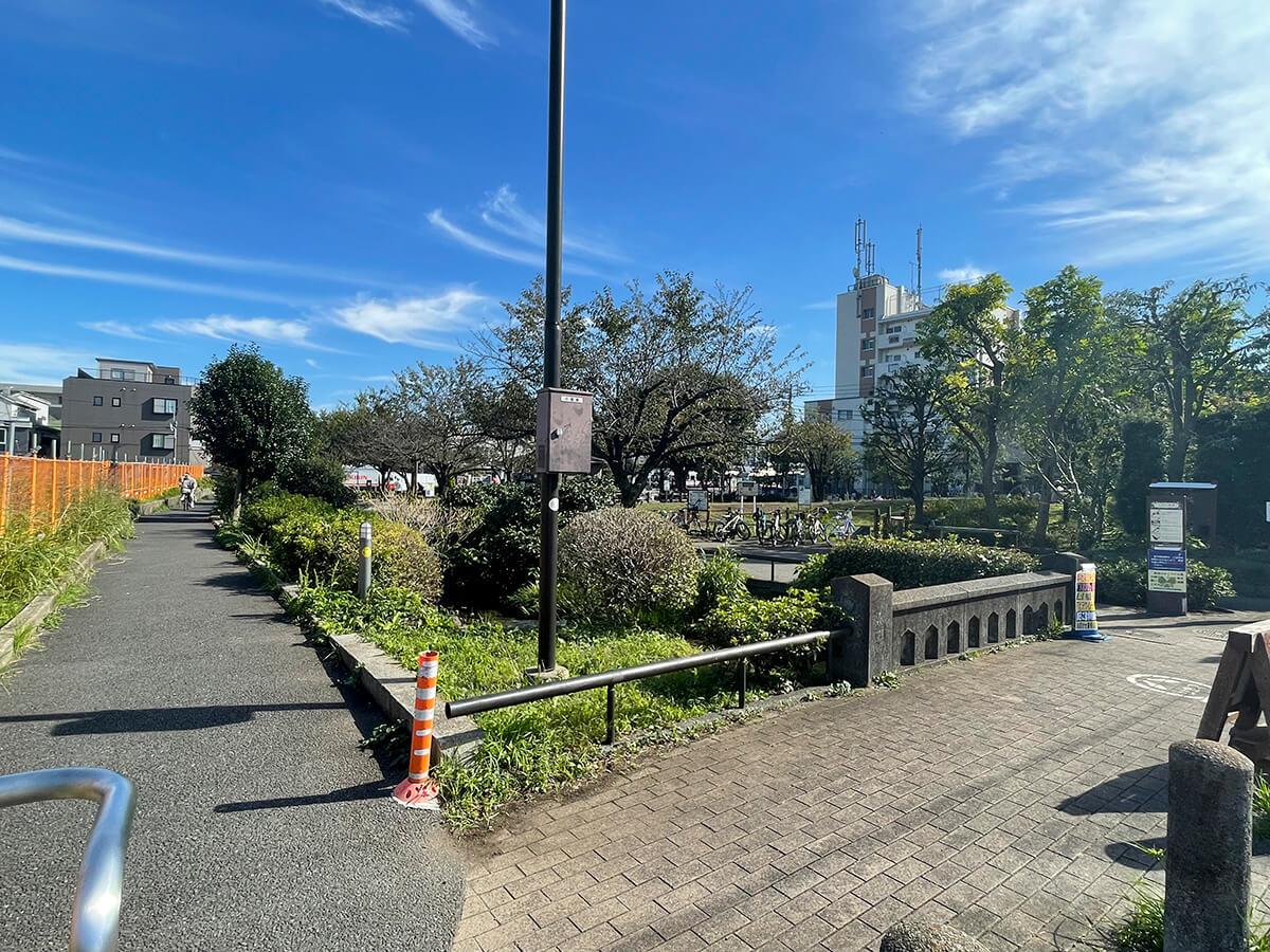 目と鼻の先にある公園