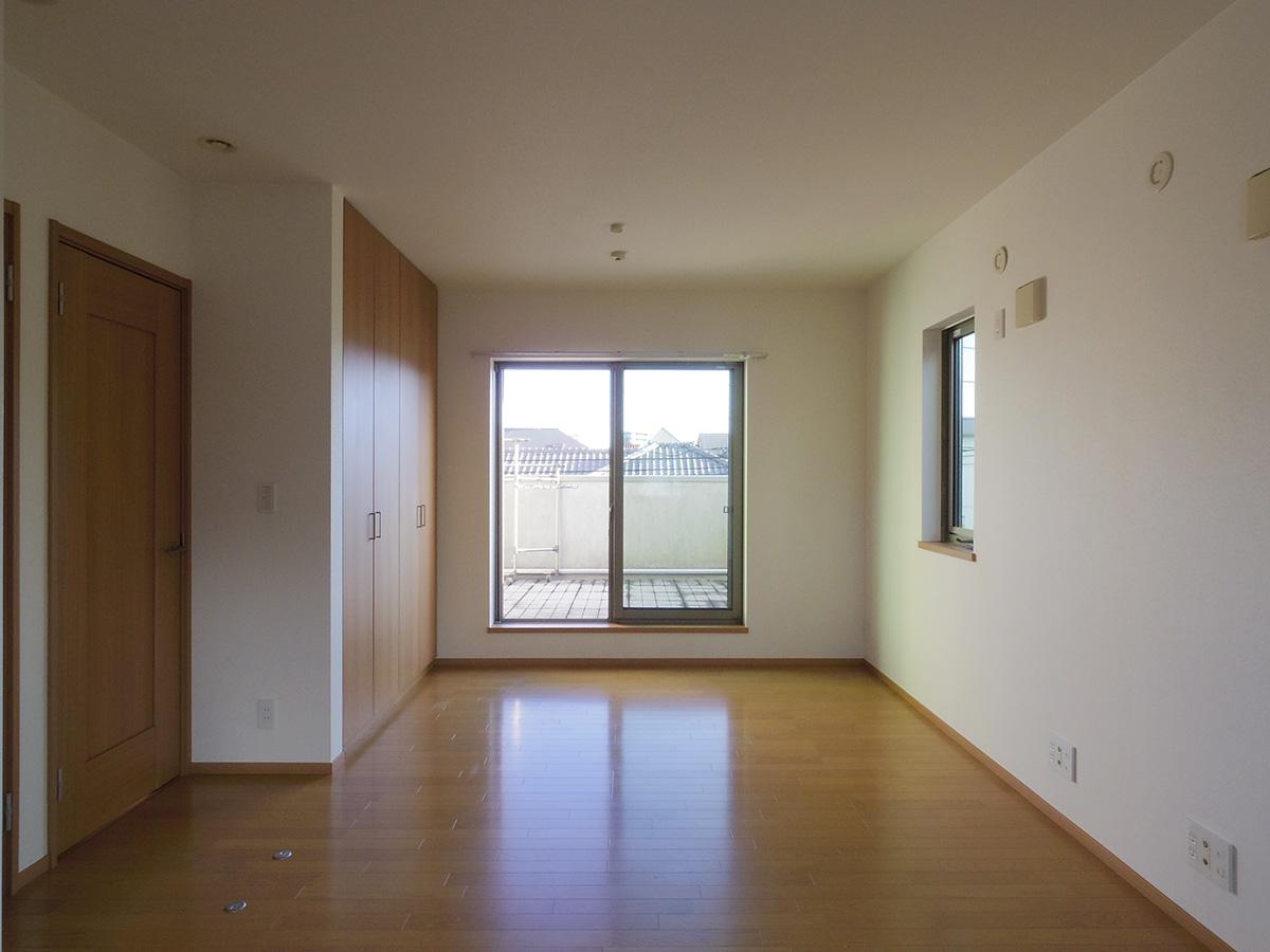 杉並区南荻窪の賃貸物件/現時点では5.7畳の洋室がつながっているので11.4畳の空間