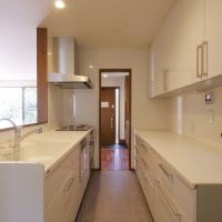 杉並区南荻窪の賃貸物件/玄関からもアクセスできる広々としたキッチンスペース