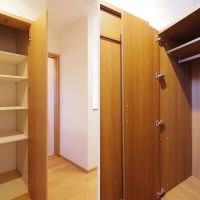 杉並区南荻窪の賃貸物件/収納スペース。左が2階廊下、右が1階トイレの横