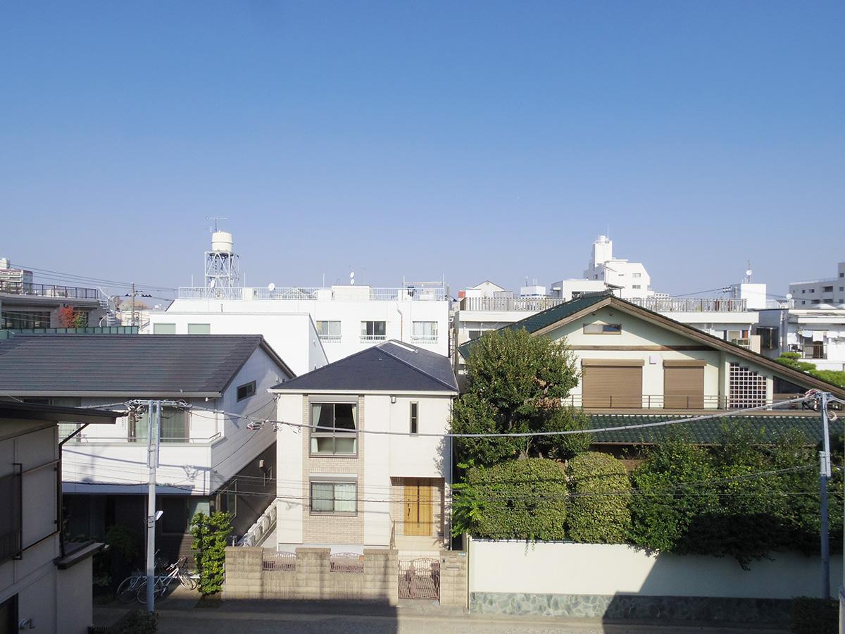 キッチン側の窓からの眺め