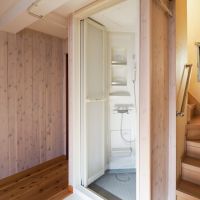 中野区中野の賃貸物件/シャワールームは上部にカーテンレールが設置され、隠すことができます