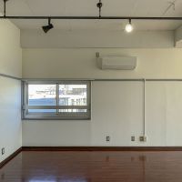  目黒区中町の賃貸物件/東側にも窓がある　東京タワーはこのフロアからでは見えない（403）