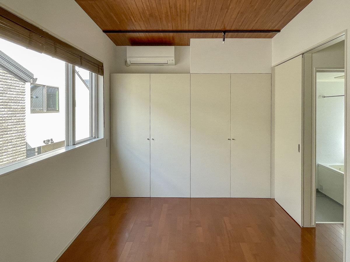 杉並区西荻南の賃貸物件/寝室は勾配天井