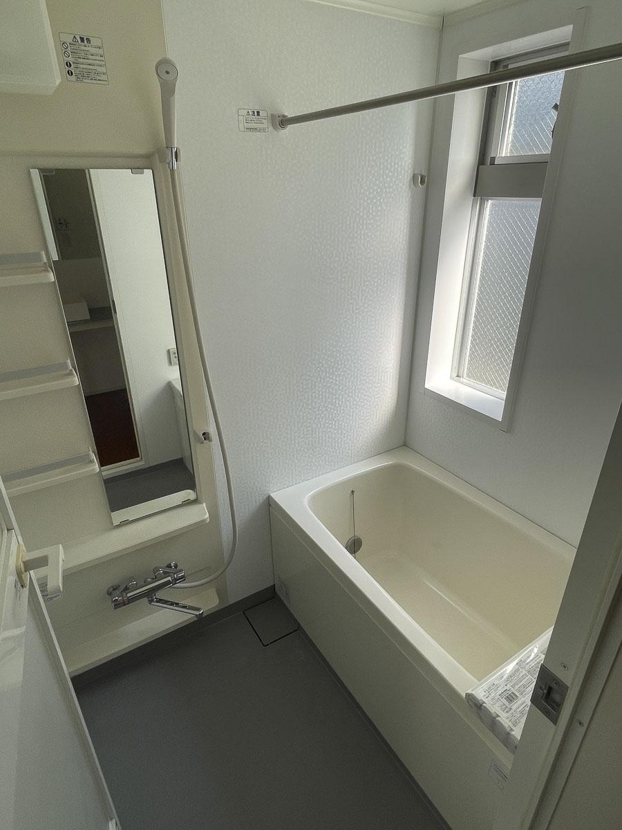 杉並区西荻南の賃貸物件/2階：浴室。浴室乾燥機、追いだき機能がついています