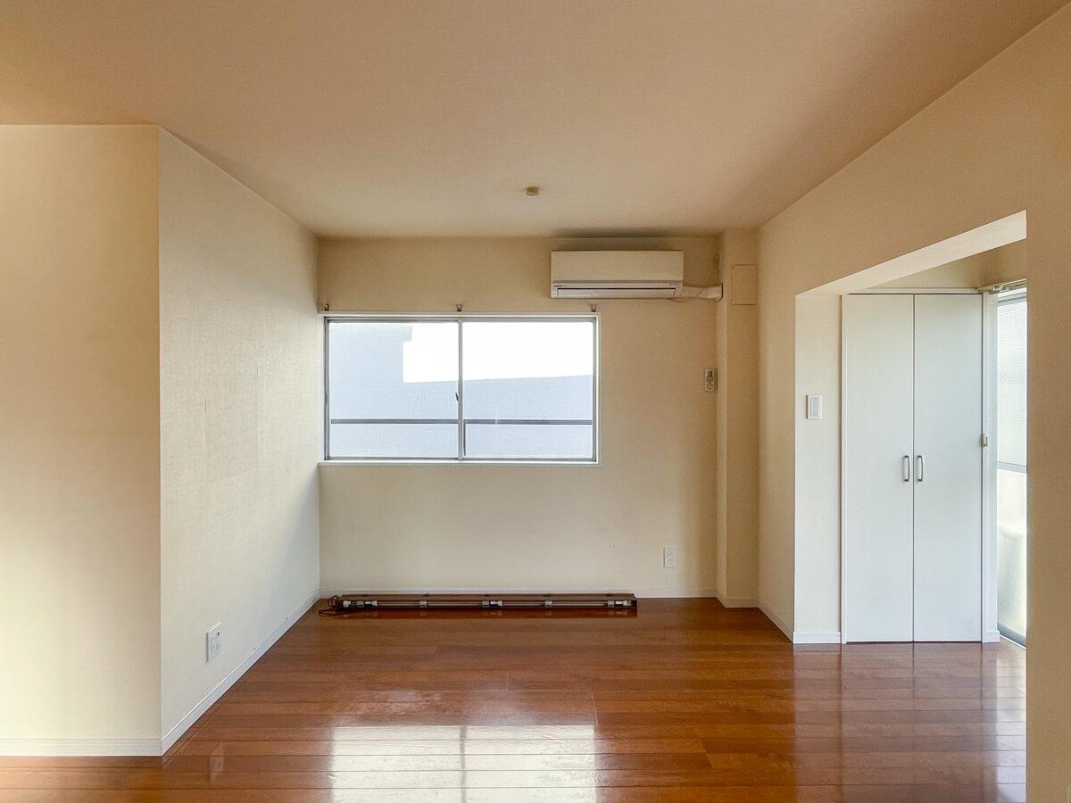 渋谷区千駄ヶ谷の賃貸物件/ほとんどの窓がすりガラスです