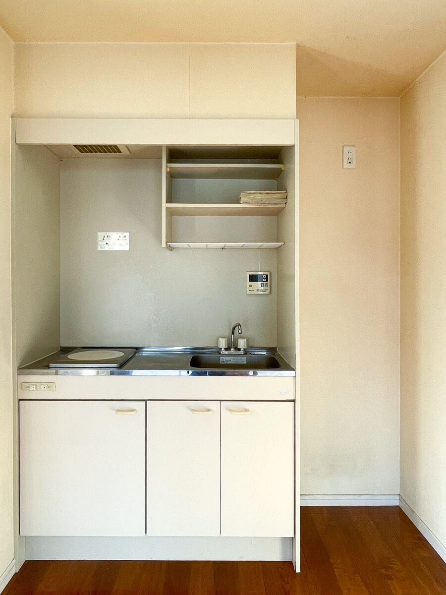 渋谷区千駄ヶ谷の賃貸物件/キッチンは簡易なもの。電気コンロのみ