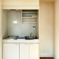 渋谷区千駄ヶ谷の賃貸物件/キッチンは簡易なもの。電気コンロのみ