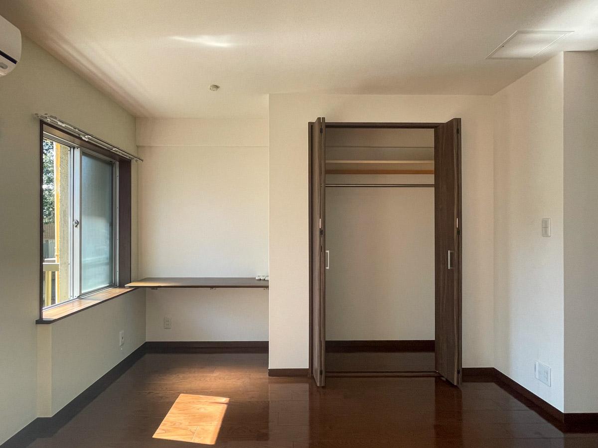 世田谷区等々力の賃貸物件/デスクとクローゼット