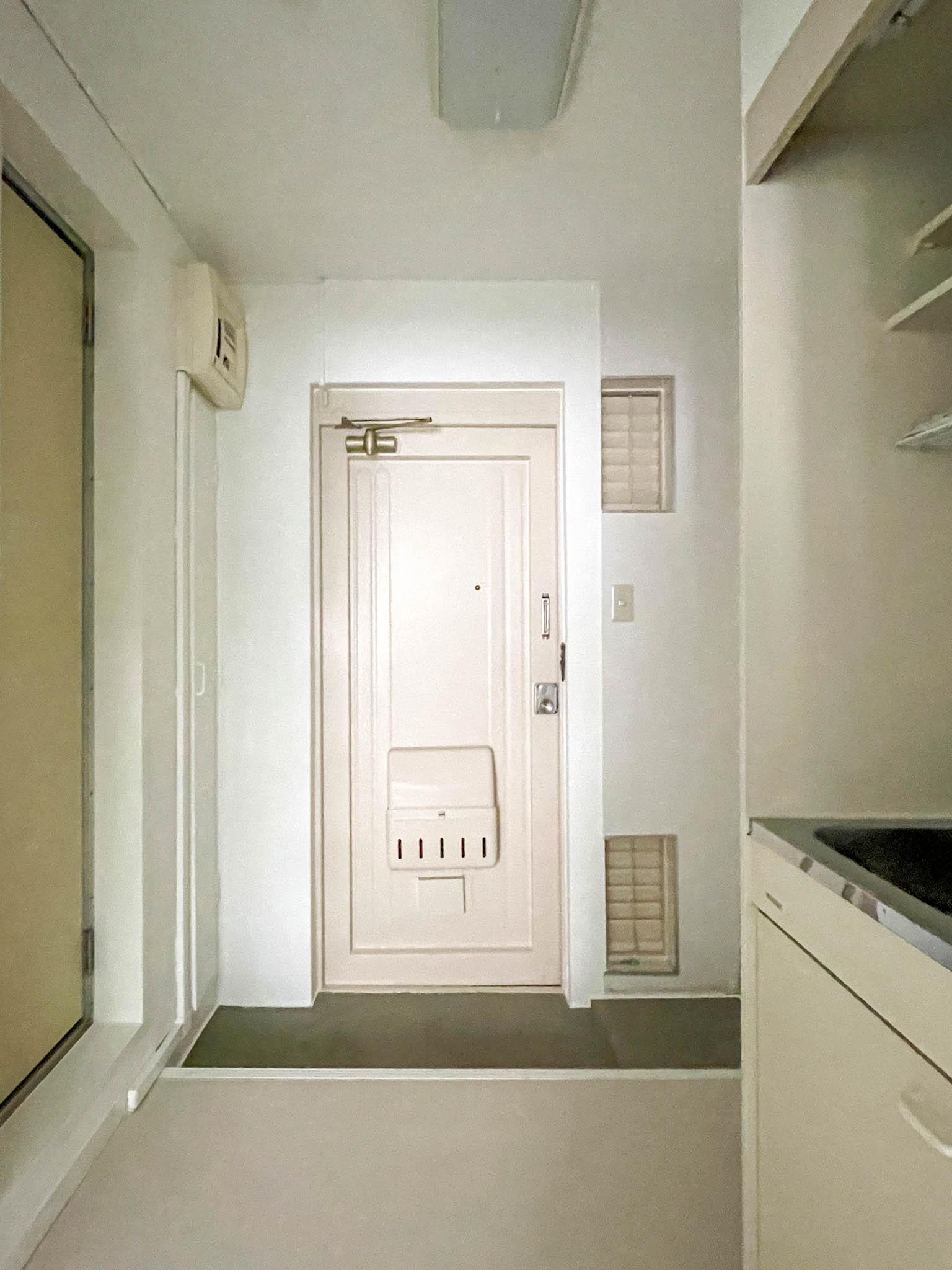 渋谷区富ヶ谷の賃貸物件/玄関はレトロなつくり