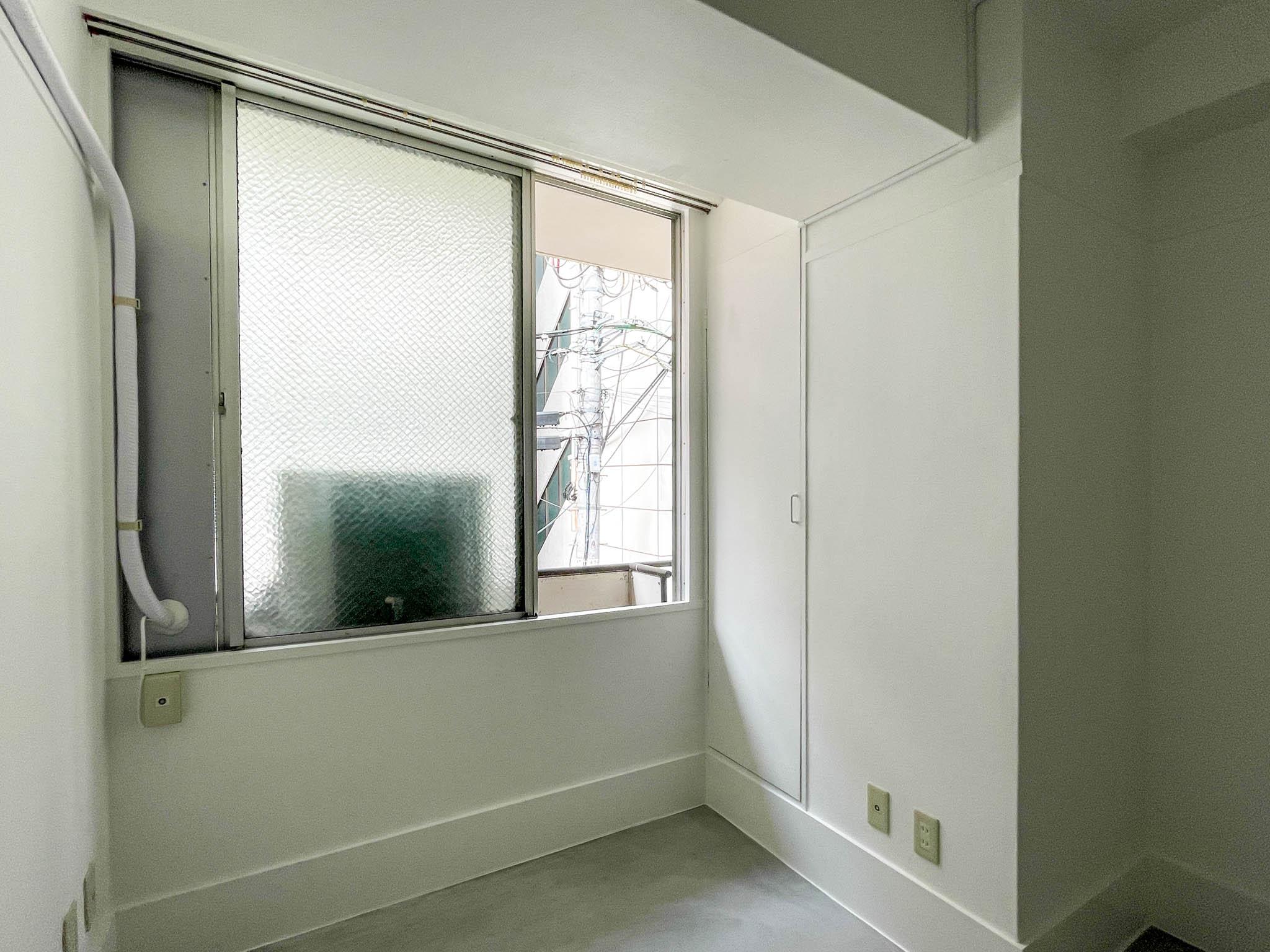 渋谷区富ヶ谷の賃貸物件/窓周りは少し古めの仕様