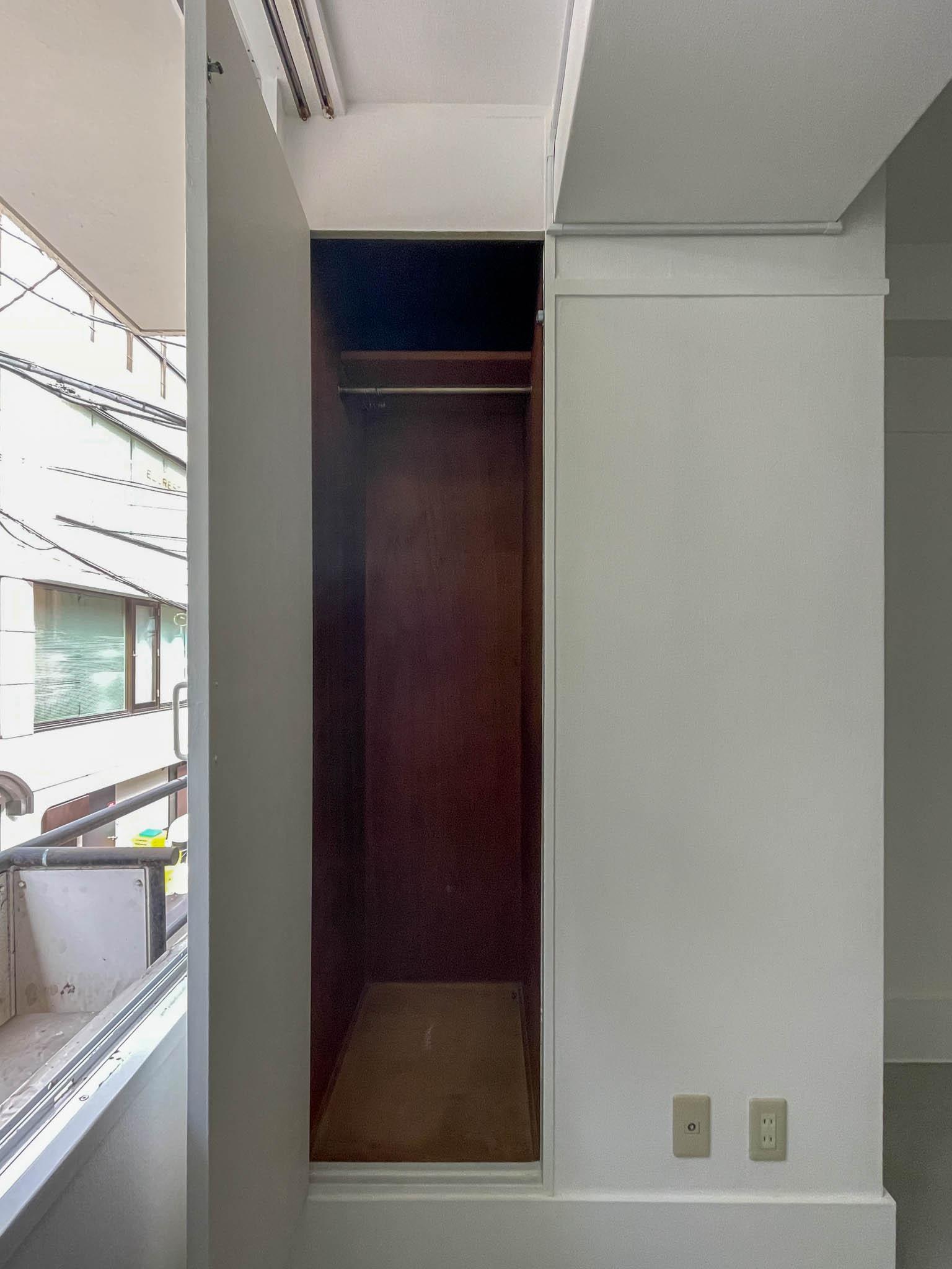 渋谷区富ヶ谷の賃貸物件/窓際に収納