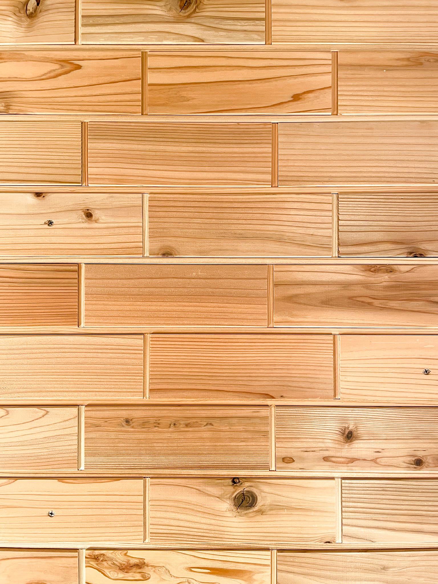 渋谷区神泉町の賃貸物件/ブロック型の木を積み上げています