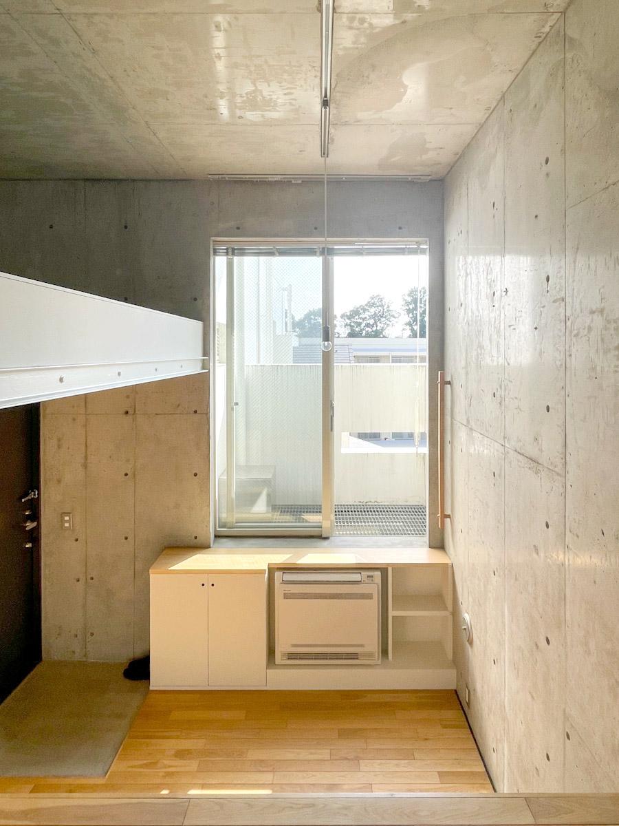 世田谷区中町の賃貸物件/キッチンからバルコニーの方をみる