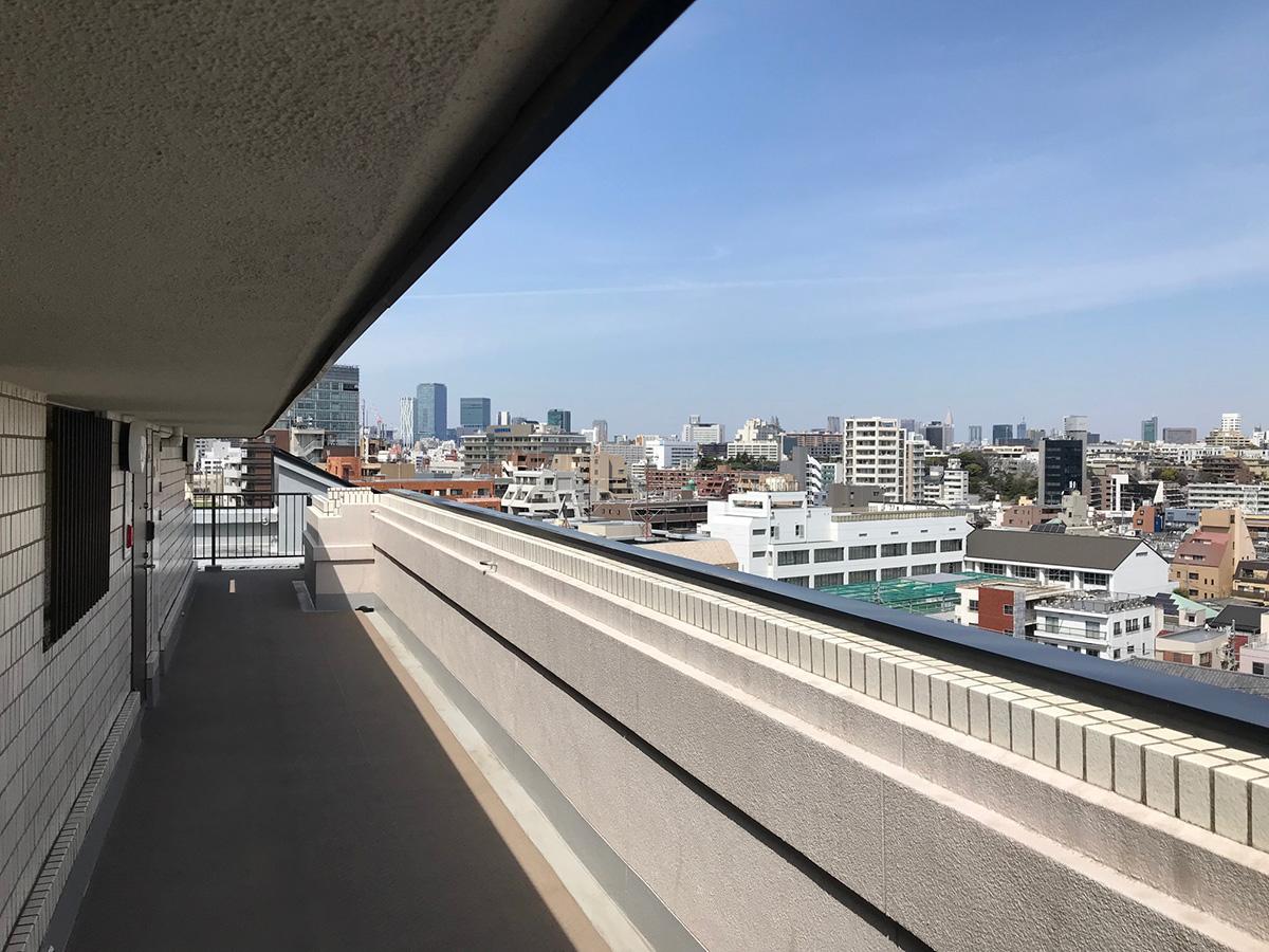 港区白金の賃貸物件/共用廊下からの眺望も見事