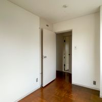 渋谷区松濤の賃貸物件/北側の約5帖の洋室
