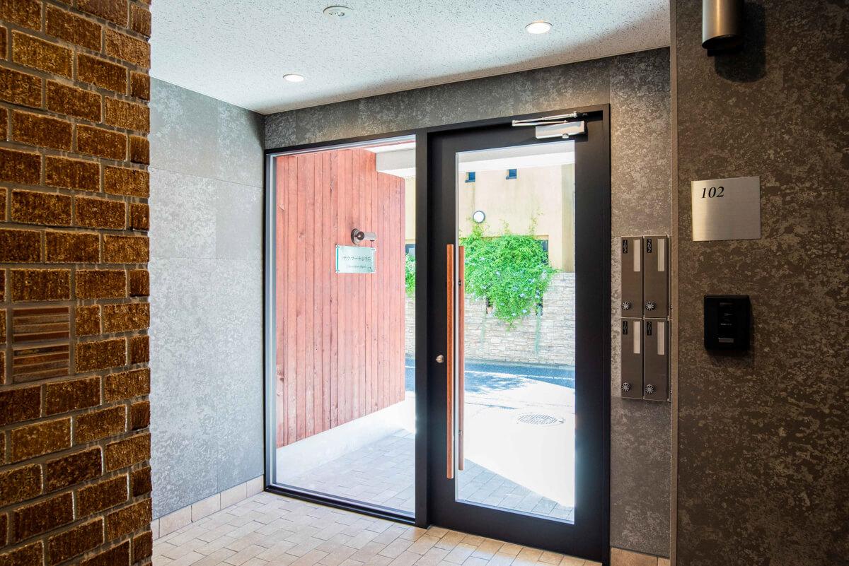 文京区千石の賃貸物件/エントランスはオートロック（前回募集時の写真）