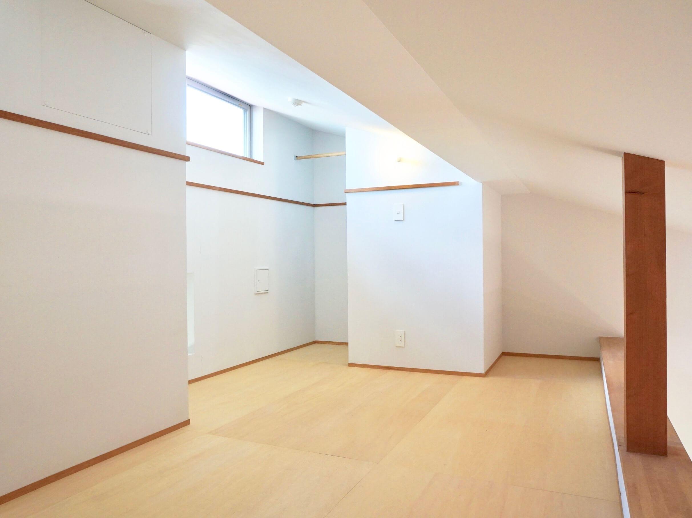 埼玉県越谷市蒲生茜町の賃貸物件/ロフト部分。もはやロフトとは言えない広さ