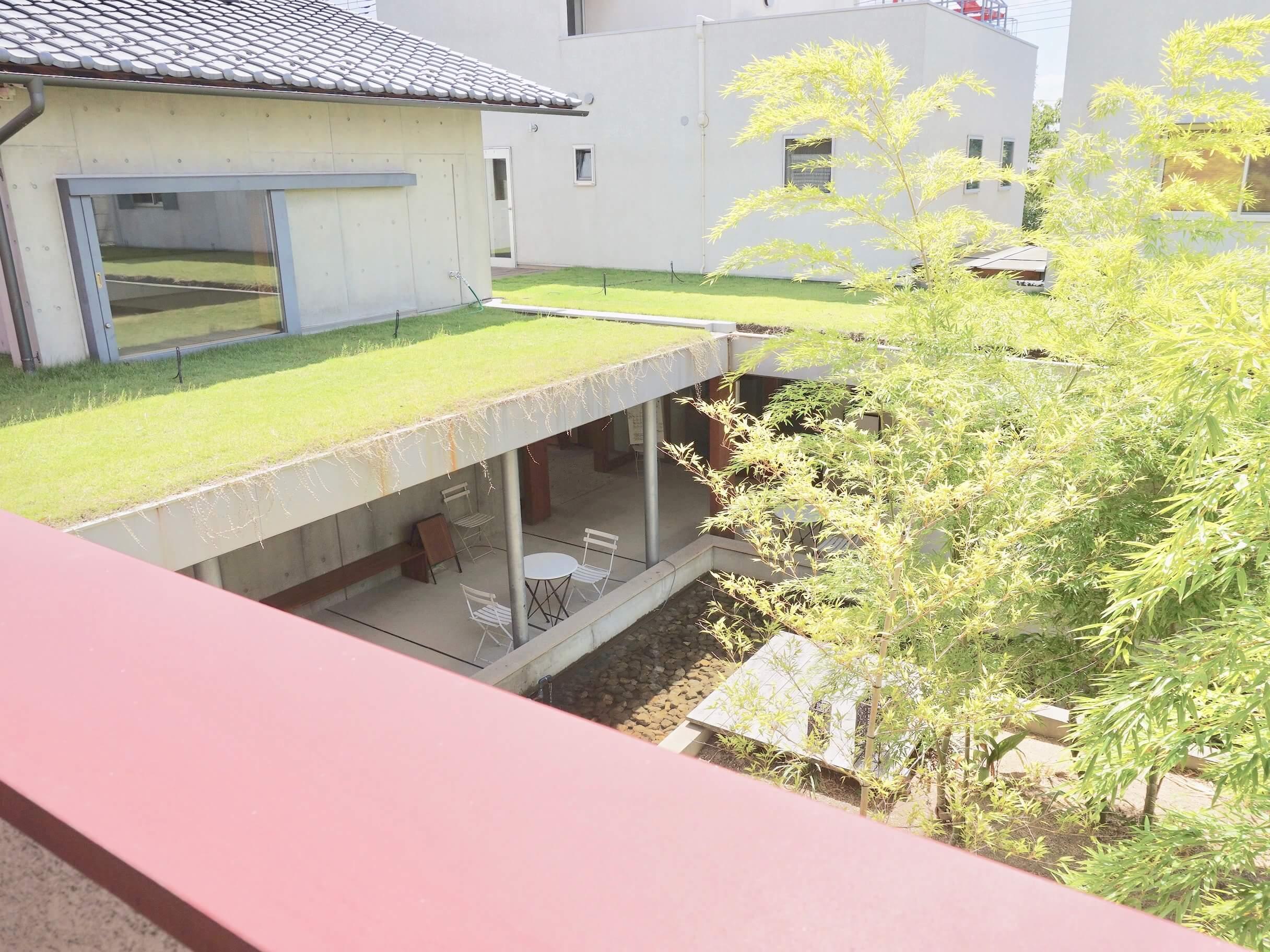 埼玉県越谷市蒲生茜町の賃貸物件/バルコにーからの眺め。中庭を囲んでいる