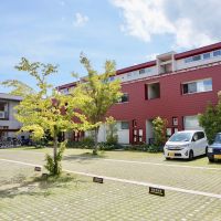 埼玉県越谷市蒲生茜町の賃貸物件/外観。上のでっぱりがロフト部分の窓