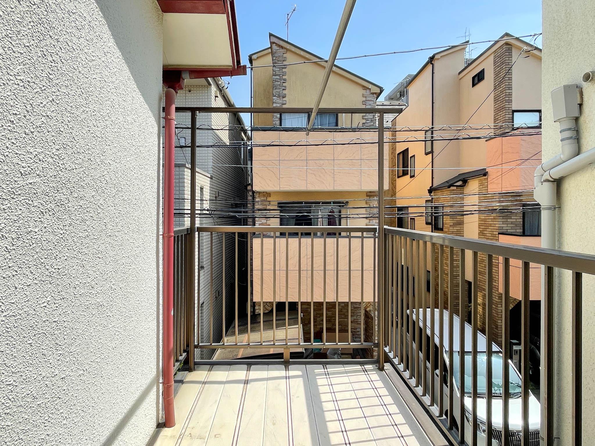 渋谷区本町の賃貸物件/洗濯物がたくさん干せそうなバルコニー