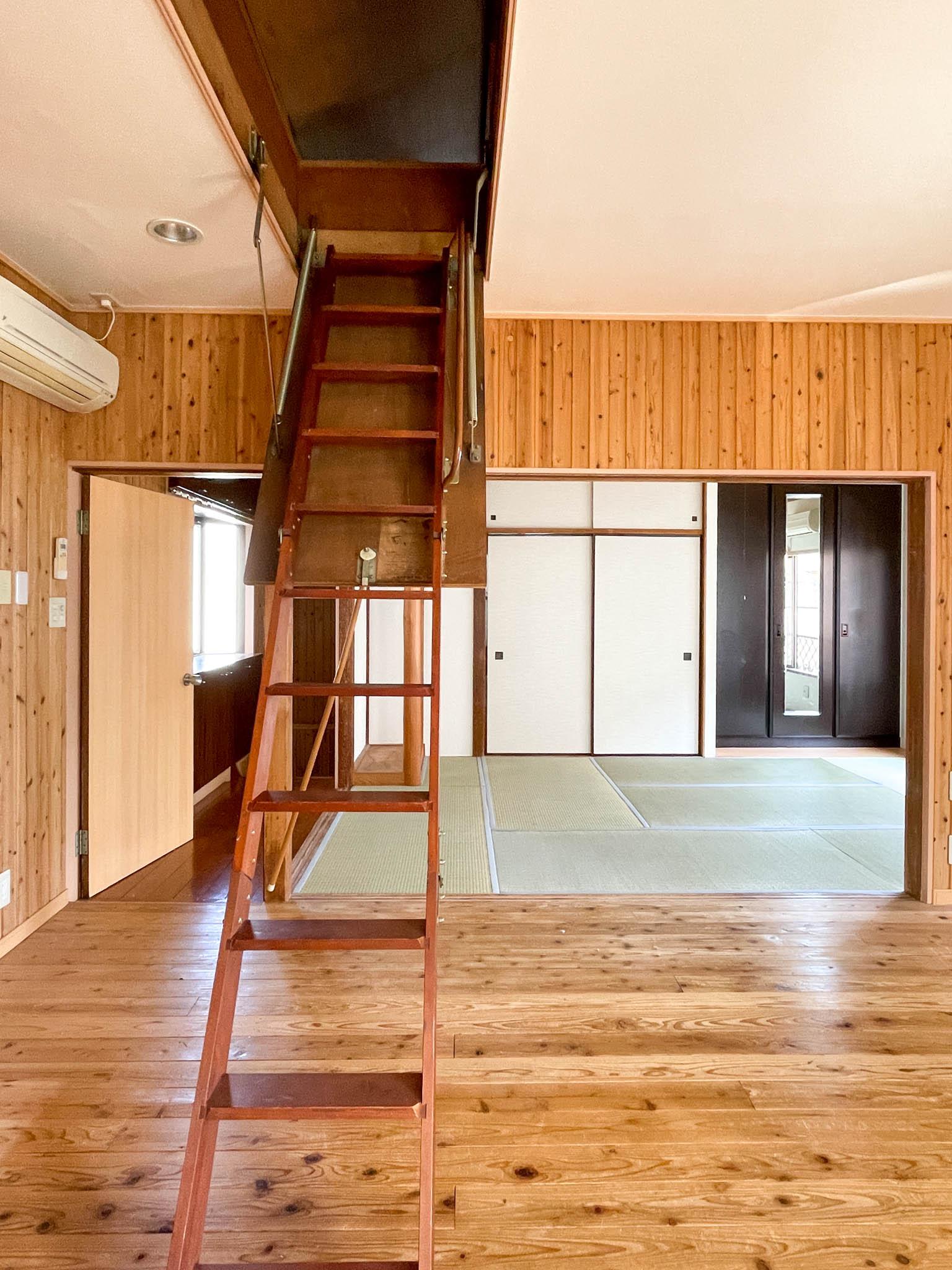 渋谷区本町の賃貸物件/ハシゴを使って屋根裏へ