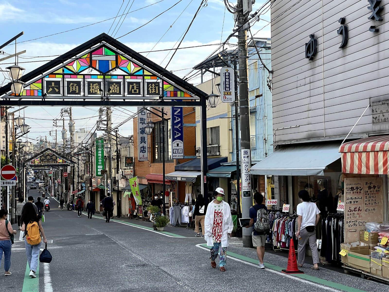 横浜市神奈川区六角橋の賃貸物件/六角橋商店街、車道面はよくある光景かもしれませんが、