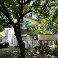 目黒区平町の賃貸物件/緑に囲まれたレトロマンションです