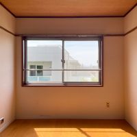 目黒区平町の賃貸物件/5畳の洋室。西に向かって