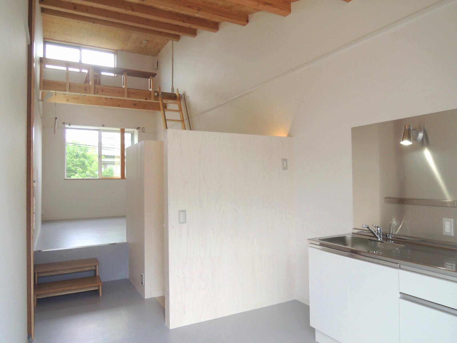 埼玉県戸田市下戸田の賃貸物件/2階は階段から左右振分でキッチンと居室を配置