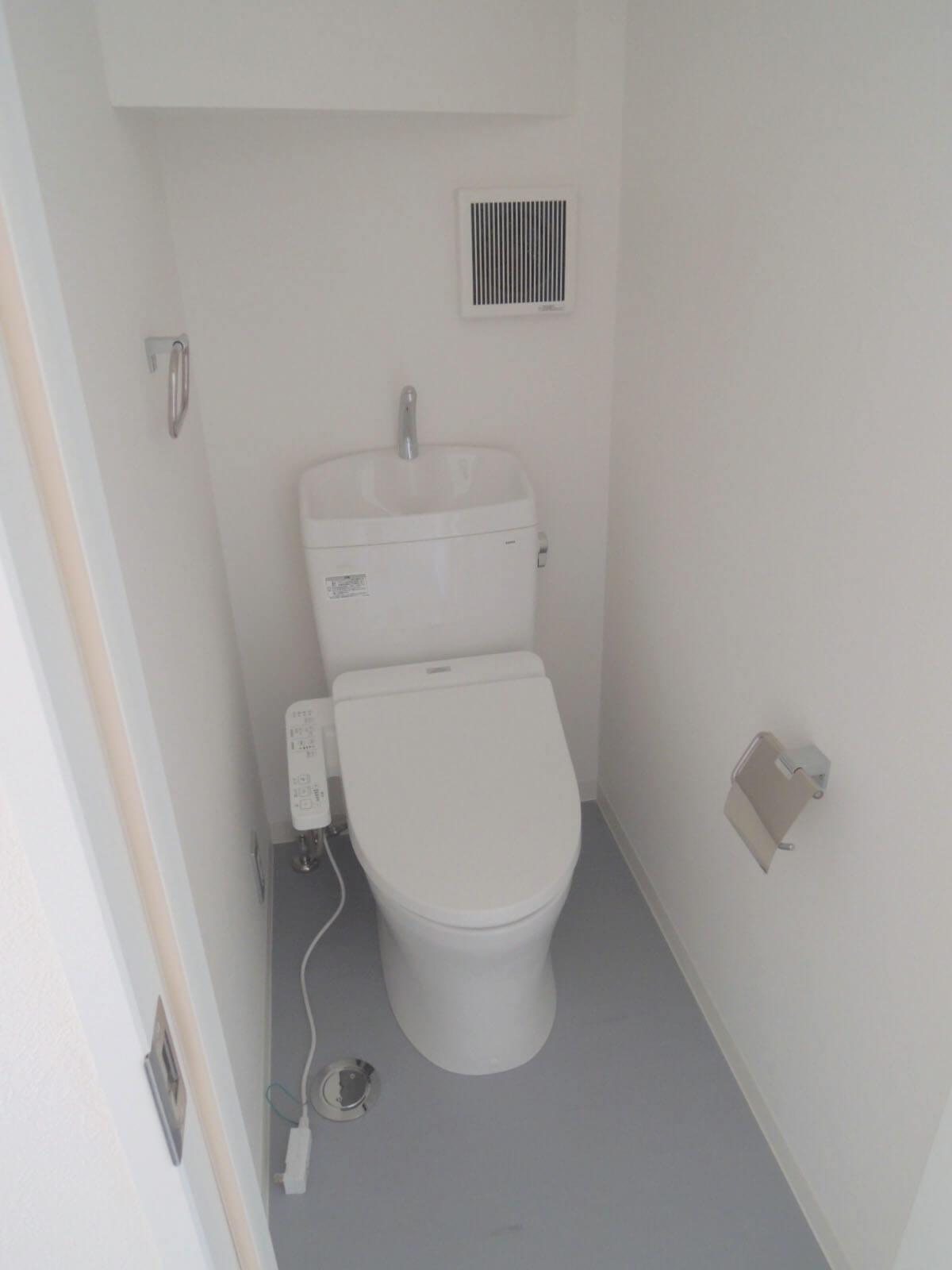 埼玉県戸田市下戸田の賃貸物件/トイレは階段下でお客様も通しやすく